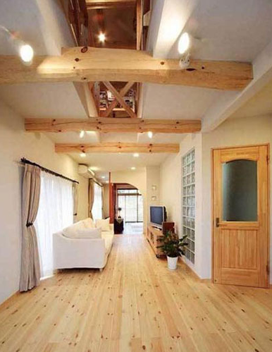 浅色调原木色地板增强空间感 小户型居室的出头天