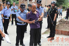 西安一家四口灭门案嫌犯指认现场