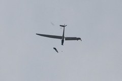 英国两架滑翔机高空相撞 