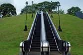 10、户外自动扶梯：这座户外自动扶梯靠近新加坡国家博物馆和福康宁公园之间。（实习编辑：辛莉惠）