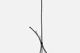 比利时布鲁塞尔的设计师Quentin de Coster设计了一款由钢管和导线构成的可调式创新吊灯。LASSO是一款由钢管和导线构成的创新吊灯。（实习编辑：温存）