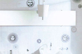 深受意大利简洁优雅的设计理念影响，创意卫浴装修法日益成为一种实用兼浪漫的艺术品。单色的创意卫浴装修法更加显示出设计大师的创作水平，从而也赋予了瓷砖更高层次的内涵。（实习编辑：温存）