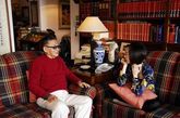 李敖，台湾历史学家，作家，当代著名文化学者，台湾无党籍立委。他的书房也极具个人特色。图为李敖与鲁豫在书房中进行采访。（实习编辑：辛莉惠）