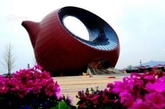 江苏“大茶壶”。2014年3月1日，江苏省无锡市具区路边“大茶壶”建筑水韵灵动，结束无锡没有文化地标的争议。（实习编辑：江冬妮）