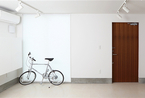 日本无印良品住宅木地板与白色瓷砖的搭配