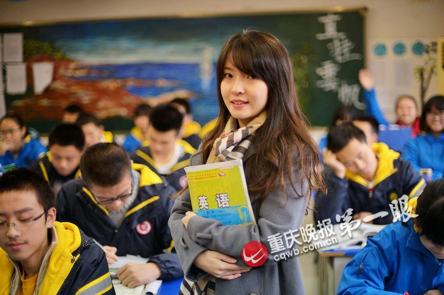 重庆90后<em>美女老师受</em>学生热捧-中国学网-中国综