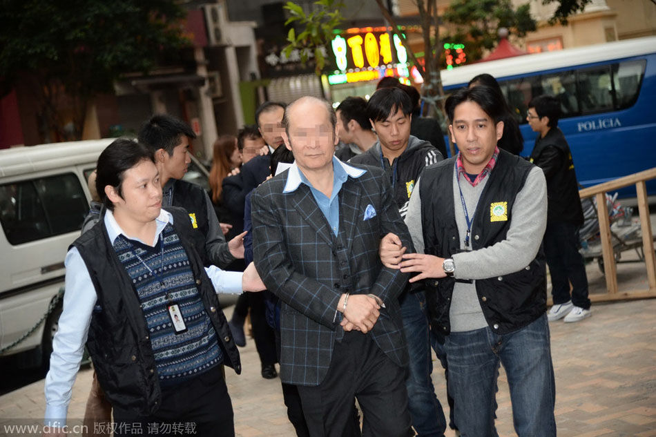 <em>江门女</em>司机酒驾撞大树 致4人伤亡-中国学网-中