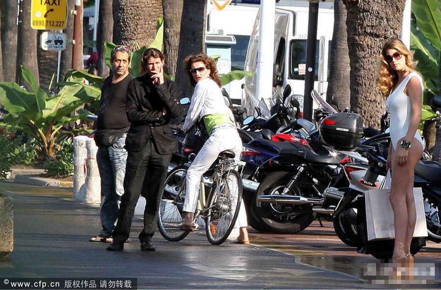 金·卡戴珊最新大片 丰盈身材完胜名模_时尚频道_凤凰网