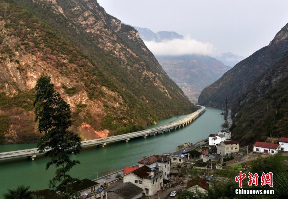 组图：湖北兴山避免开山毁林修水上公路 保护生态环境