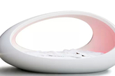 4. Lomme蛋形床
这张外形像一颗鸡蛋的Lomme床由列支敦士登的著名设计品牌Cycle 13在2008年的100% Design London中推出，采用声光疗法，帮助人们睡得更好。