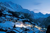 Wengen文根，瑞士
位于瑞士充满阿尔卑斯风情的小镇，是观赏少女峰最佳的地点，并可俯视艾格尔冰河Eigergletscher切割而成的景观，因为是一座无车村落，让人感觉特别安详纯净，缆车与高山铁路让你饱览夏天与冬天不同的自然景色，也是著名滑雪胜地。（实习编辑：周芝）
