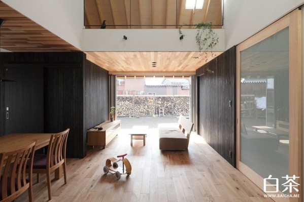 室内的阳光地带 Suehiro House/末广屋