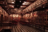 西班牙Peralada城堡的私人阅览室，设立于1888年，而后在1923年由西班牙政治家Miquel Mateu扩大，至今藏书已经有八万本了，非常惊人！