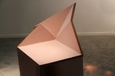 阿联酋设计师Aljoud Lootah为2015年迪拜设计节创作了“oru 系列”家具作品，这款家具在2015年3月16日到2015年3月20日阿联酋市中心首次展出。这些作品采用了起源于古代日本折纸艺术的复杂手工几何作品。“oru”起源于日本的“折纸”。作品时由四件作品组成：一盏桌灯、一把椅子、一面装饰镜子和一个带有架子的橱柜，每个设计都是使用了混合材料，比如柚木、毛毡和铜。