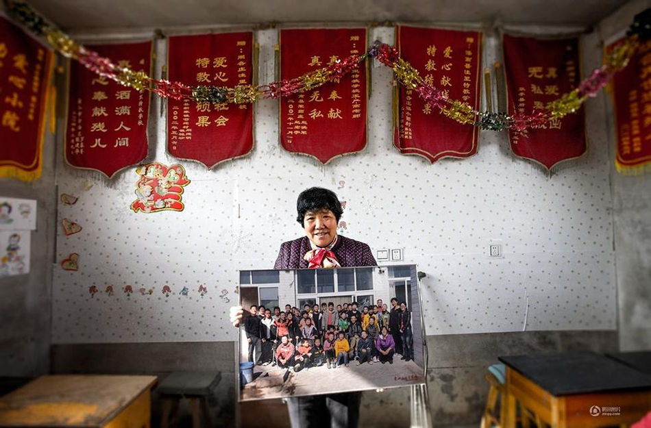 图片故事：唐山村妇领养近百名残疾儿童