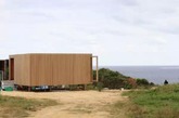 案例3： Aero House
这间位于东京西面的可持续住宅，拥有风力发电机和自然苔藓种植温室，在大约14平方米大小的区块里，进行着各项名为“环保”创新。（实习编辑：周芝）
