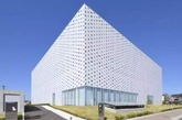 石川县 金沢海みらい图书馆。金沢海みらい图书馆多次获得日本和海外的建筑设计奖，还被美国的旅游杂志评选为“世界最具魅力的图书馆TOP20”之一。（实习编辑：周芝）