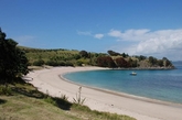 据新西兰苏富比国际地产公司称，像这样规模的小岛在出售的情况是很罕有的，无论是将Slipper Island作为私人度假地、公司招待场所或精品旅游投资等都是不错的选择。