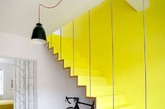 四、明亮的色彩之梯
如此明亮的黄色扶梯，真真是将整个房子都照亮了！（实习编辑：谭婉仪）