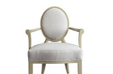 Baker 是白宫御用指定品牌，这款优雅的座椅就是出自 Baker。传统与现代的交融使得这款椅子看起来典雅、大气，绝对符合白宫的气质。