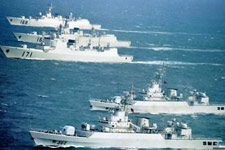中国舰船在西沙海域护航