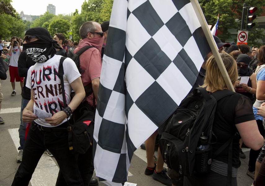 f1加拿大站-当地学生抵制大赛 遭警察逮捕[高清