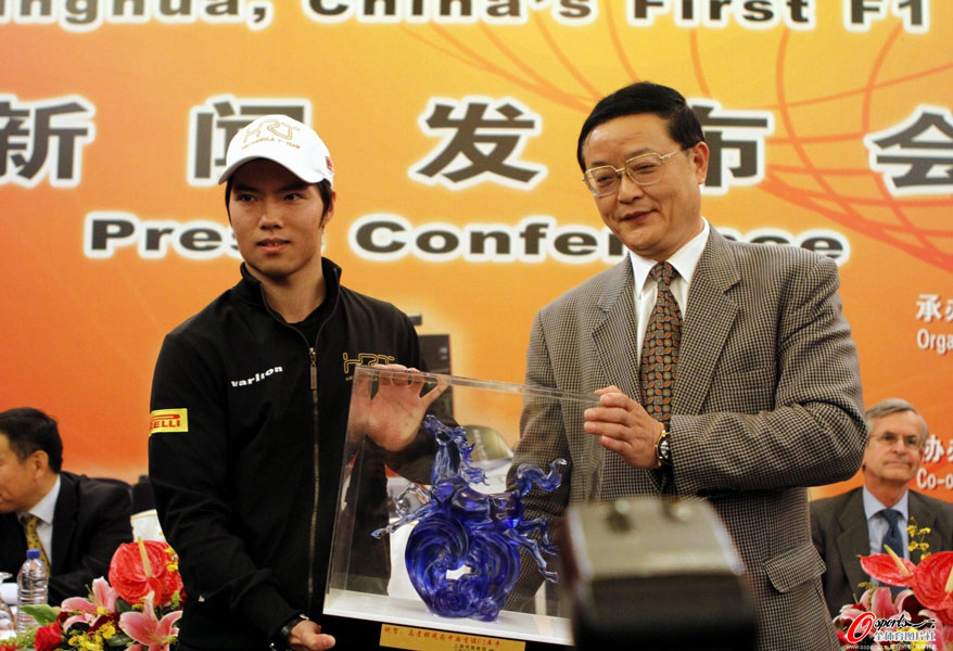 中国首位F1车手图片