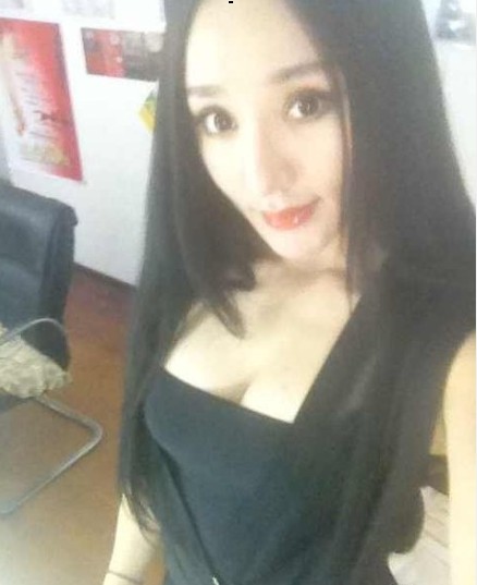 ���գ�һ����������贵�ģ����΢�����Ÿ�������������������ʾ����������Ĺ�ϵ���������΢������ᵽ���꣬����ʱת��������΢�����ݡ���˿������Ϊ�������ɣ������˶�����贺��������ϵ�������ʡ�