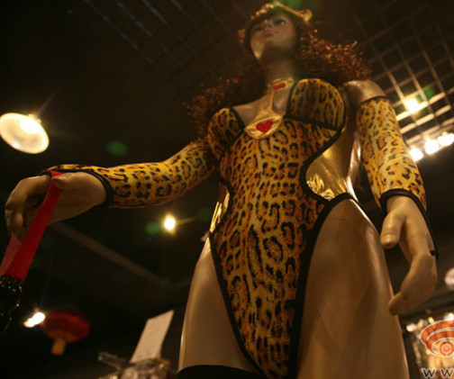 成人用品店月收入(3)