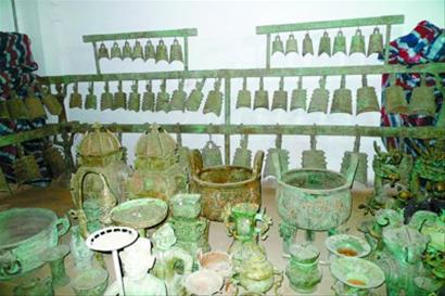 冀宝斋的地下库房藏有大型编钟等上百件青铜器