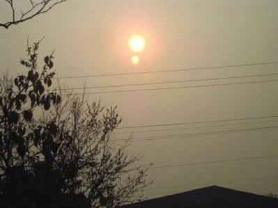 雾霾致南京天空出现一大一小两个"太阳"(图)