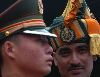 传中印军队5天7次对峙 出动重型装备