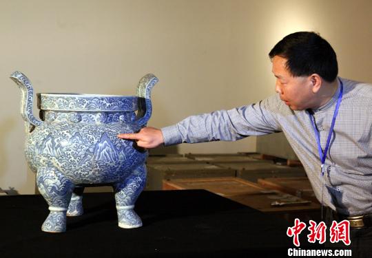 永乐青花三足炉亮相景德镇皇家御用瓷器将首展长沙align=bottom