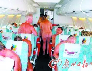 “天体”爱好者支持裸体航班。