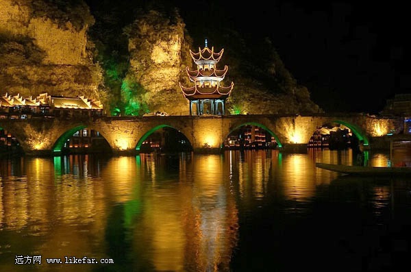祝圣桥迷幻的夜（图片来源：远方网）