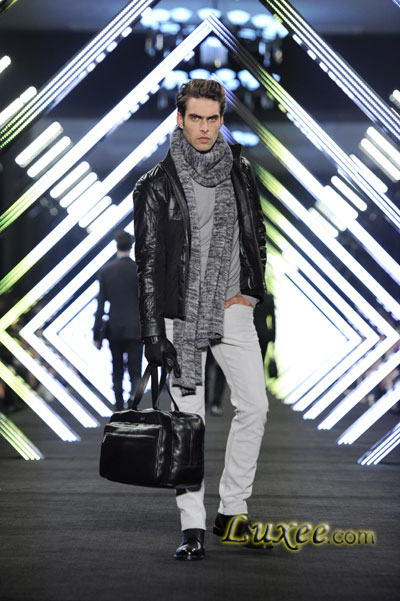 秀场，Jon Kortajarena in BOSS Black