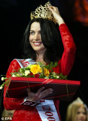 Stogniy Olena获得2002年乌克兰小姐桂冠。