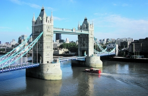 伦敦大桥是伦敦的象征，有“伦敦正门”之称。