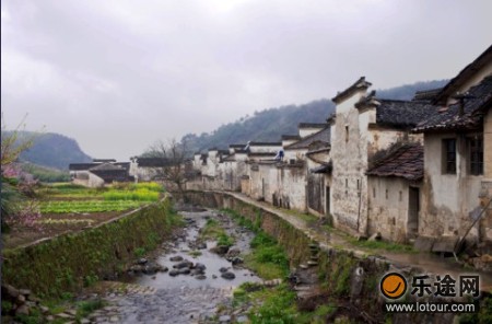 凤凰旅游 业界 > 正文 田洋船屋在泾县榔桥镇黄田村境内,其外形酷似