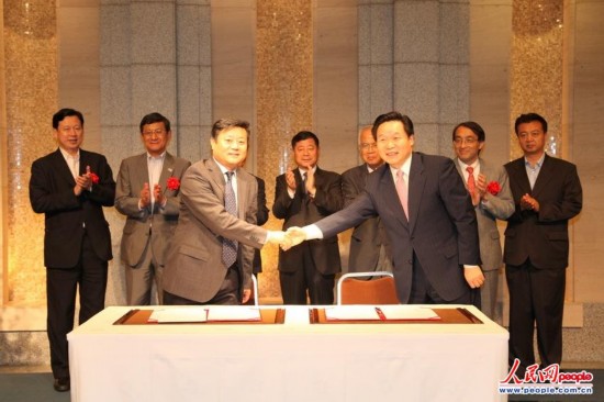 贵州省旅游局长付迎春与中国国家旅游局驻日首席代表张西龙签署合作协议