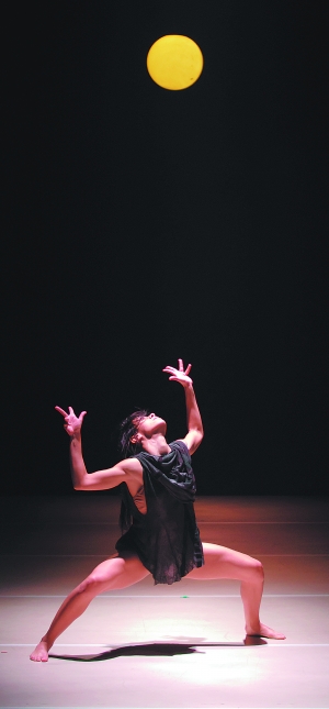 　　以色列克伊布兹当代舞团的舞蹈作品《哪怕》。