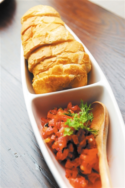 Taverna餐厅里的西班牙美食。本版摄影/新京报记者 王远征