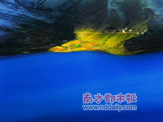 羊卓雍措，简称羊湖，与纳木措、玛旁雍措并称西藏三大圣湖。CFP供图