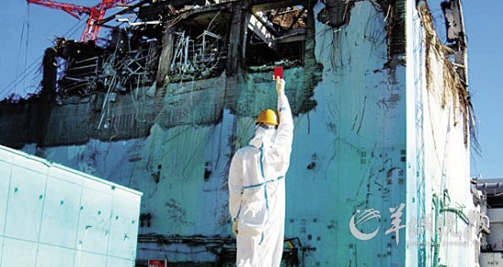 日本艺术家向核电厂亮红牌