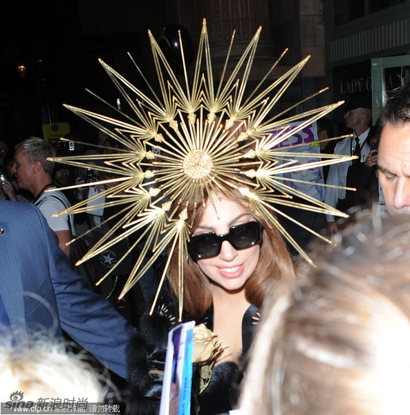 　　Lady Gaga出席首款香水发布活动