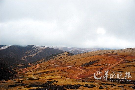 出芒康至拉乌山的路