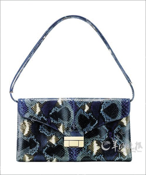 蛇态万千媚众生