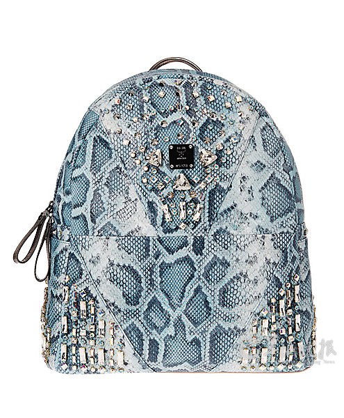 蛇态万千媚众生