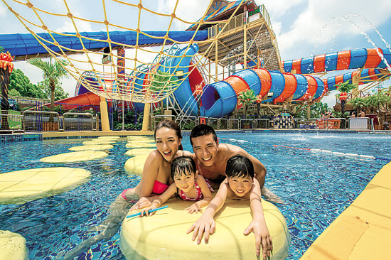 国外引进全国首台眼镜蛇亲子滑道等专为儿童