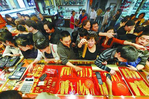 “抢”黄金像买白菜